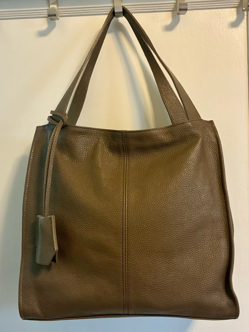 Leather Shoulder Tote Bag in Taupe